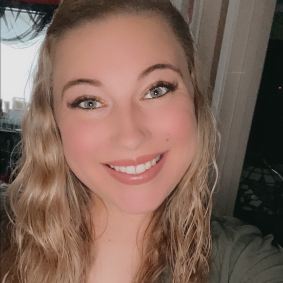 Meet your Posher, Madison - Picture 1 of 1